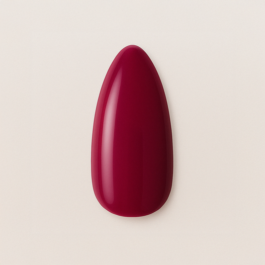 Bärig nyans – Elegant färg som balanserar mellan djup vinröd och klassisk fuchsia / polygel – Högpigmenterat UV/LED-material för salonger – Nagelfärgvisning (nail swatch)