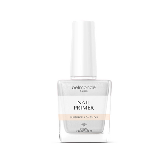 Belmondé Paris – Nail Primer – Flaska med Belmondé Paris Nail Primer, en primer som effektivt förbereder naglarna, avlägsnar oljor och skapar optimal vidhäftning för gelé- och akrylprodukter. Vegan och cruelty-free, perfekt för både naturliga och konstgjorda naglar.