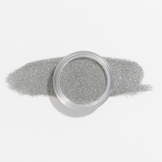 Silvrig – Disco – Ett fantastiskt silvrigt dippulver med reflekterande disco-hexagoner som fångar festkänslan och ger en glittrande manikyr / dipping-pulver-powder-akryl-pulver – Högpigmenterat material för salonger – Nagelfärgvisning (nail swatch)