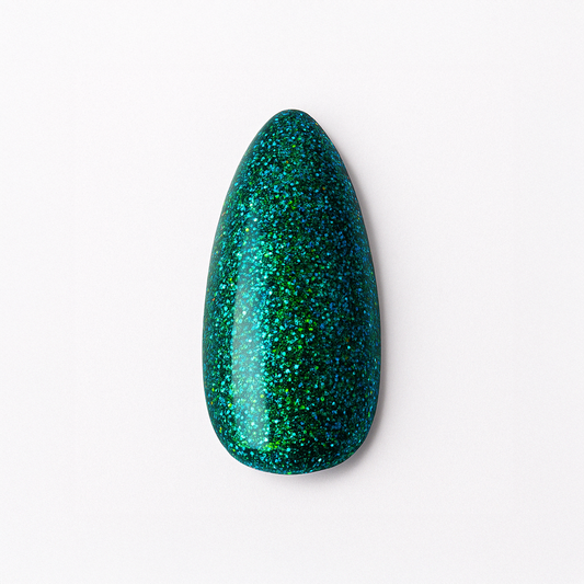 Smaragdgrön – Djup smaragdgrön nyans med intensivt glitter i blå och gröna toner / polygel – Högpigmenterat UV/LED-material för salonger – Nagelfärgvisning (nail swatch)