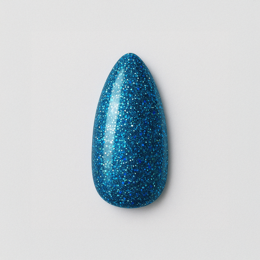 Djupblå – Glittrande djupblå nyans med marina undertoner / polygel – Högpigmenterat UV/LED-material för salonger – Nagelfärgvisning (nail swatch)