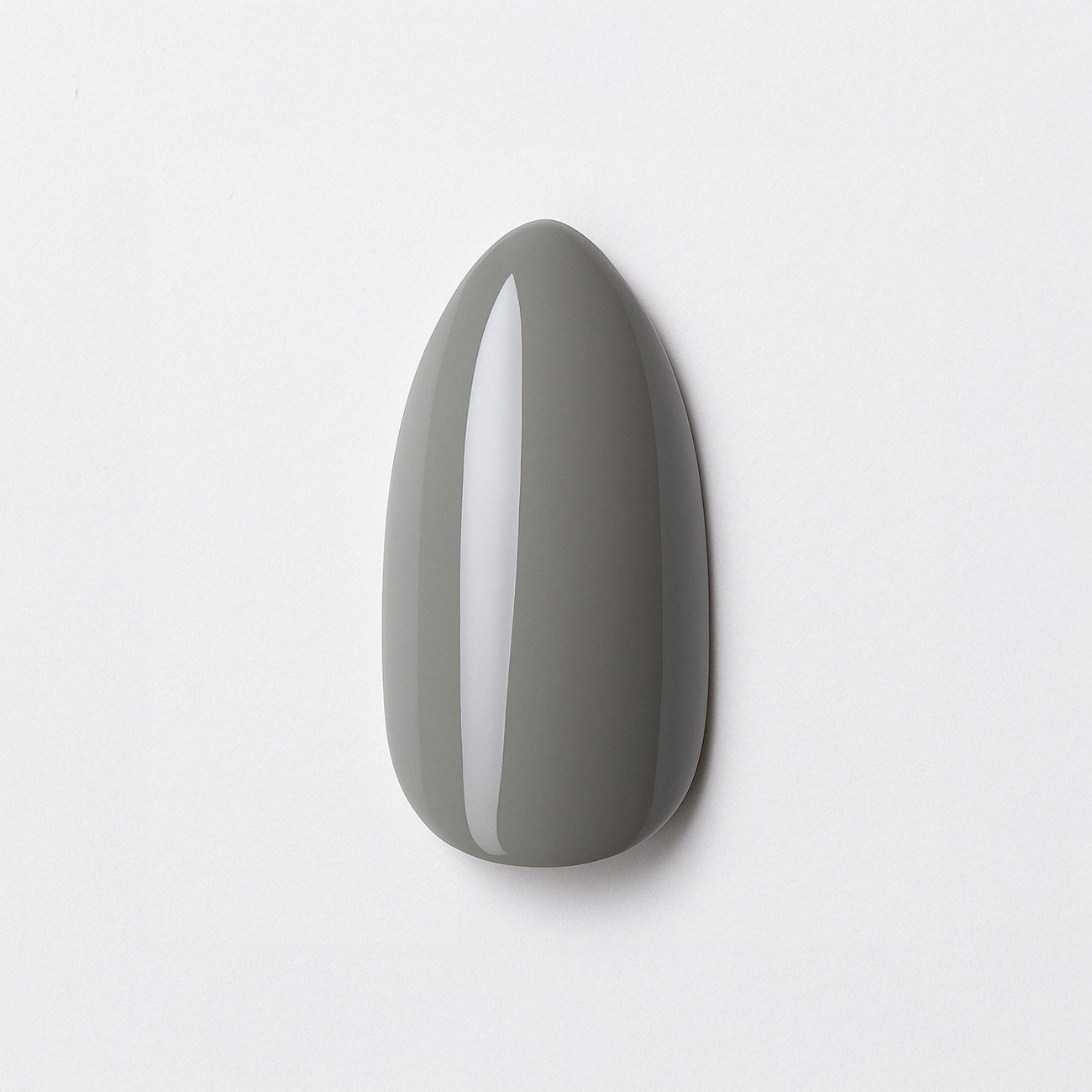 Mellan­grå – Elegant mellan­grå nyans med krämig finish / polygel – Högpigmenterat UV/LED-material för salonger – Nagelfärgvisning (nail swatch)