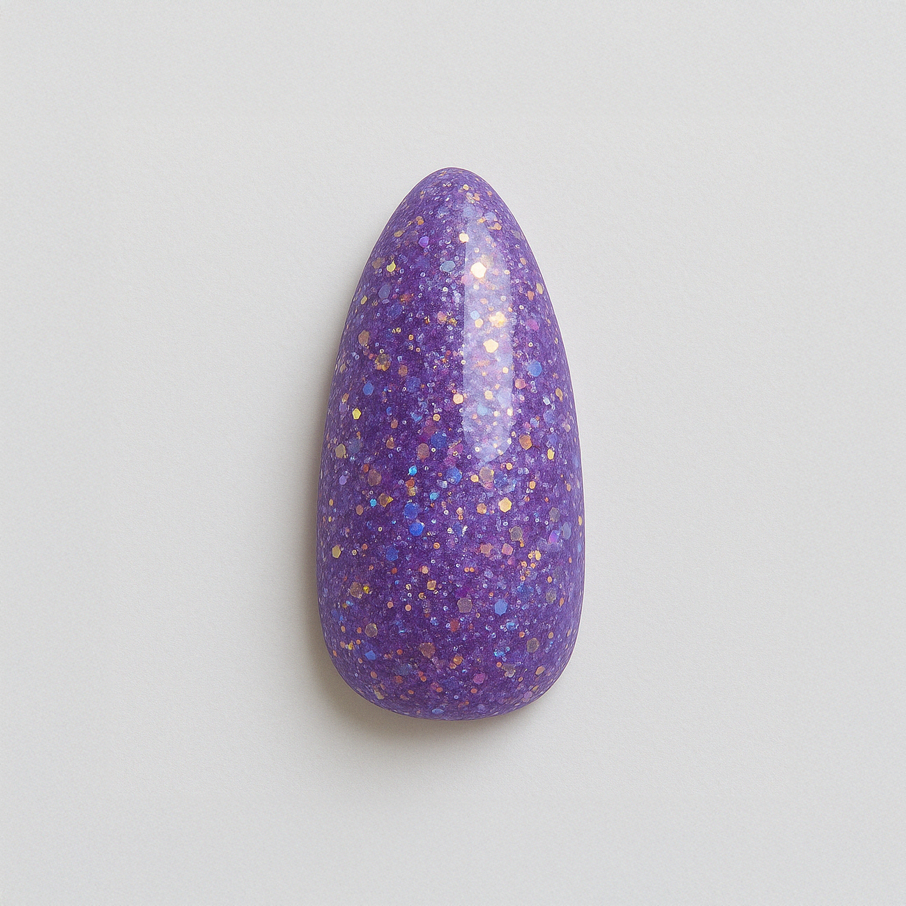 Ljuslila – Glittrande ljuslila nyans med finstämda glitterreflexer / polygel – Högpigmenterat UV/LED-material för salonger – Nagelfärgvisning (nail swatch)