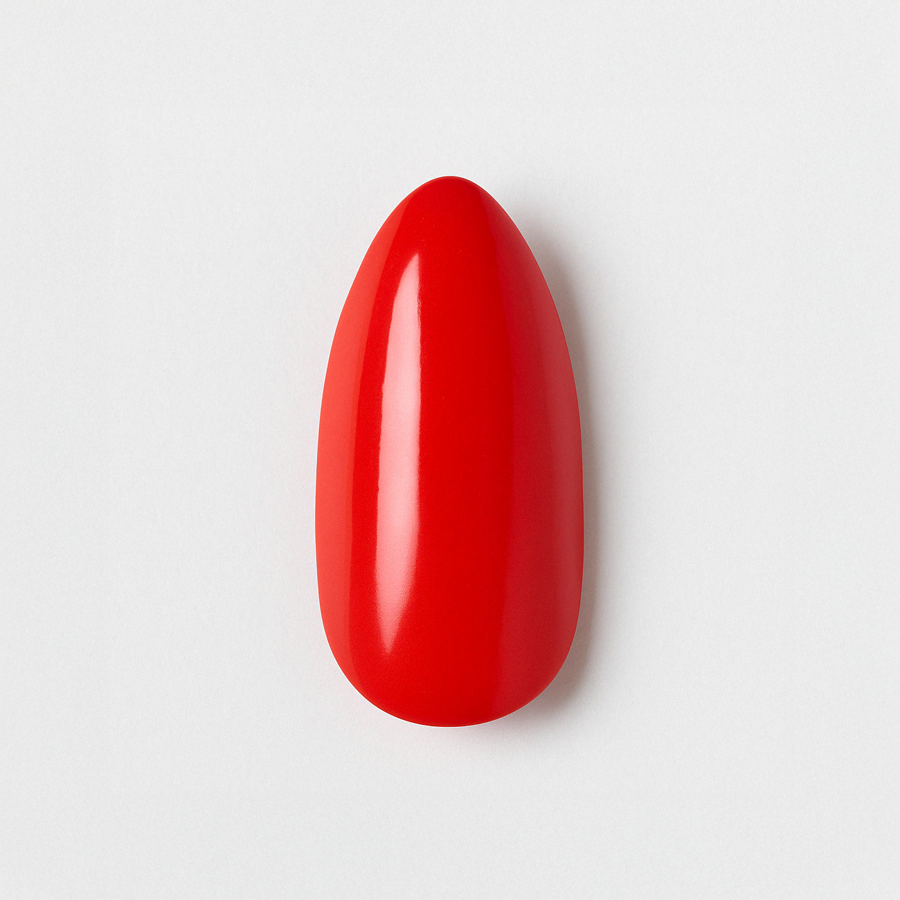 Röd – Klar, eldig röd nyans med spegelblank finish / polygel – Högpigmenterat UV/LED-material för salonger – Nagelfärgvisning (nail swatch)