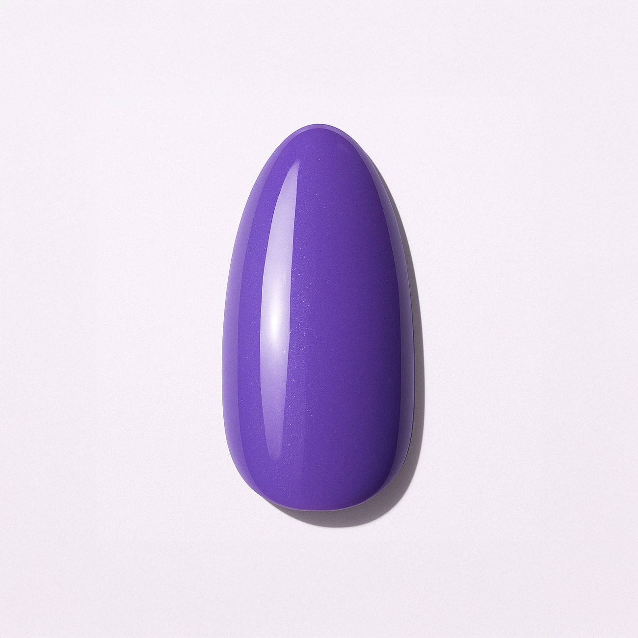 Lila – Klar och livfull lila nyans med subtil glans / polygel – Högpigmenterat UV/LED-material för salonger – Nagelfärgvisning (nail swatch)
