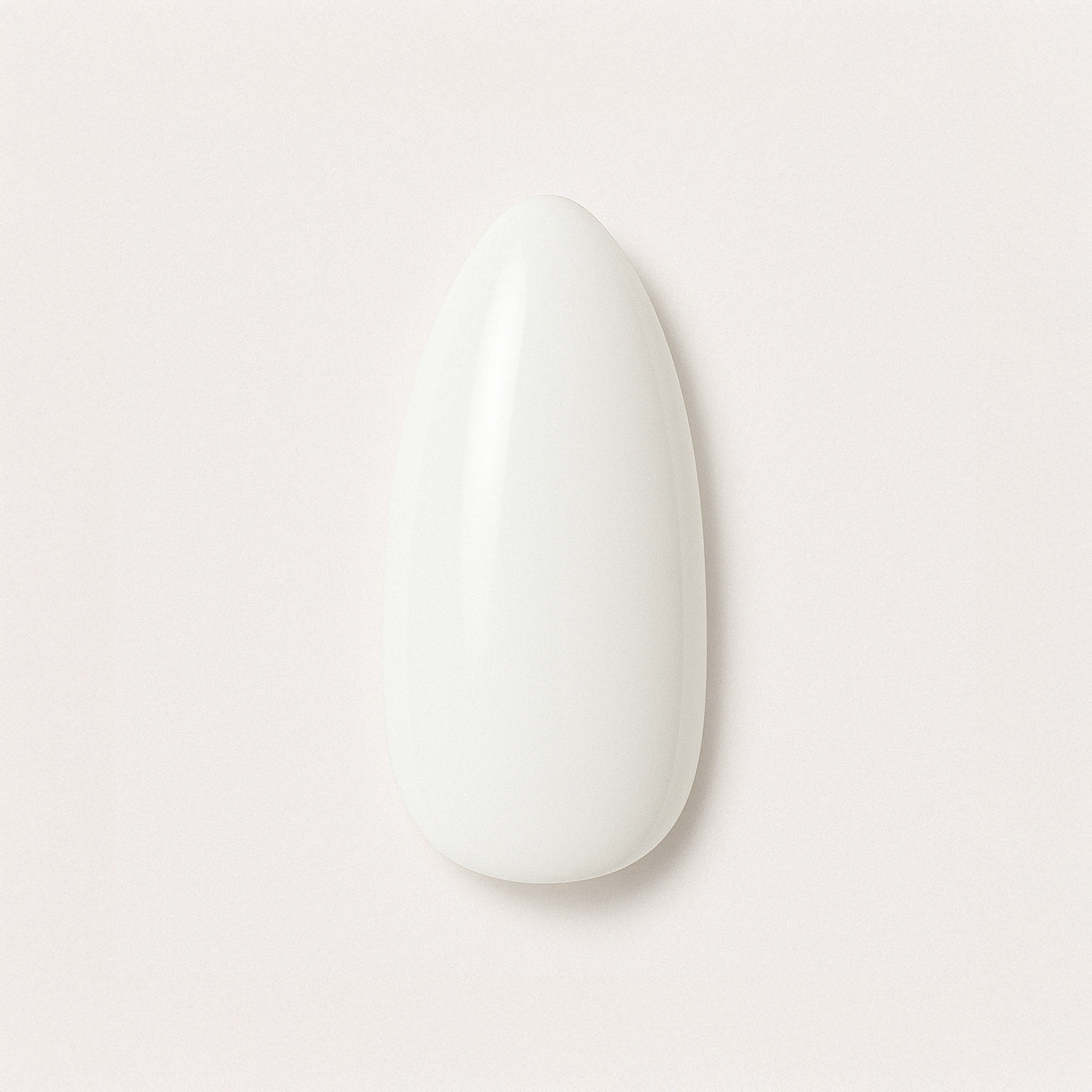 Mjölkvit – Klassisk mjölkvit nyans med silkeslen glans / polygel – Högpigmenterat UV/LED-material för salonger – Nagelfärgvisning (nail swatch)