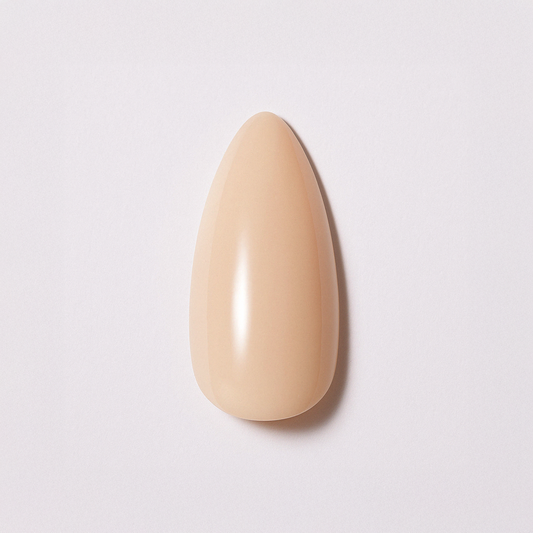 Krämig beige – Beige med varm underton / polygel – Högpigmenterat UV/LED-material för salonger – Nagelfärgvisning (nail swatch)