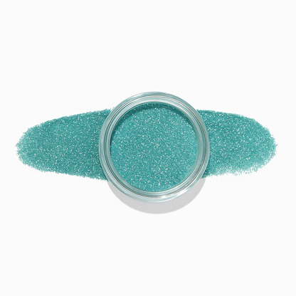 Akvamarin-Turkos – Mermaid – En glittrande akvamarin turkos nyans som reflekterar ljuset i silvriga, gula, blåa och gröna toner / dipping-pulver-powder-akryl-pulver – Högpigmenterat material för salonger – Nagelfärgvisning (nail swatch)