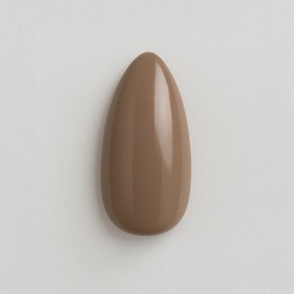 Chokladbrun – Mjuk, varm chokladbrun nyans med krämig finish / polygel – Högpigmenterat UV/LED-material för salonger – Nagelfärgvisning (nail swatch)
