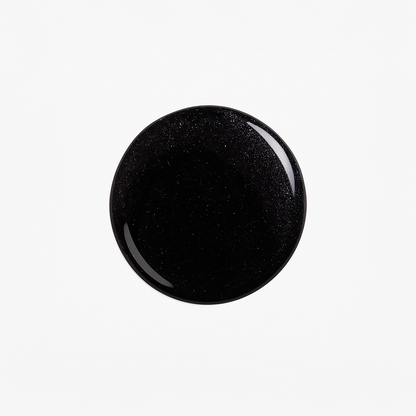 Raven – Svart / djupt svart gellack / gel polish – Högpigmenterat UV/LED-färg för salonger – Färgdroppe