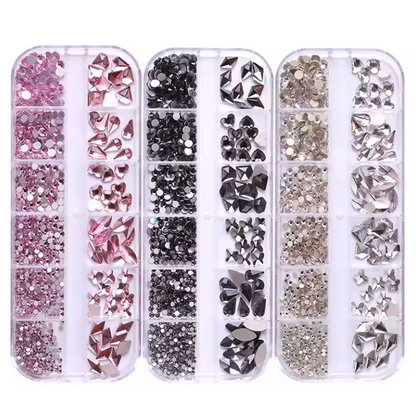 Rhinestones – Strass och nageldekorationer i olika former och färger. Perfekt för att skapa glittrande och kreativa nageldesigner. Ett måste för professionella salonger i Sverige.