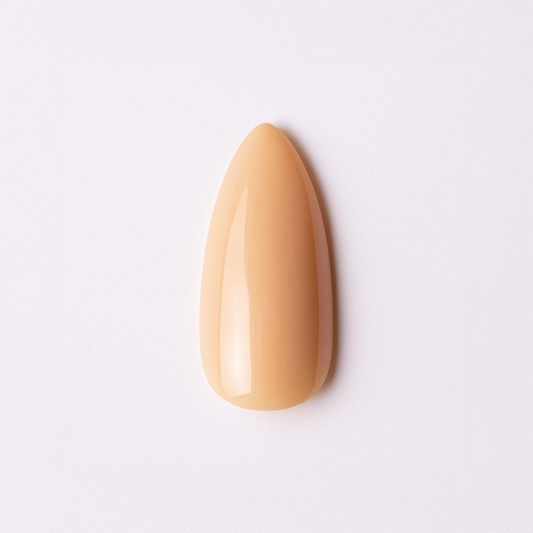 Karamell – Varm karamellfärgad nyans med krämig finish / polygel – Högpigmenterat UV/LED-material för salonger – Nagelfärgvisning (nail swatch)