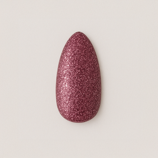 Vinröd – Djupt vinröd nyans med intensivt glitter / polygel – Högpigmenterat UV/LED-material för salonger – Nagelfärgvisning (nail swatch)